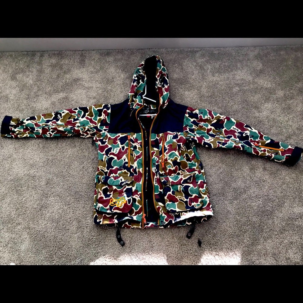 Saga Outerwear snowboard jacket. Medium size. Colorful camouflage design.